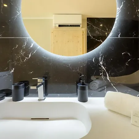 Le First By Winsome Destination *