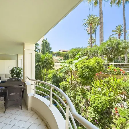 Le First By Winsome Destination Апартаменты *