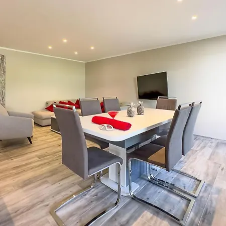 Le First By Winsome Destination