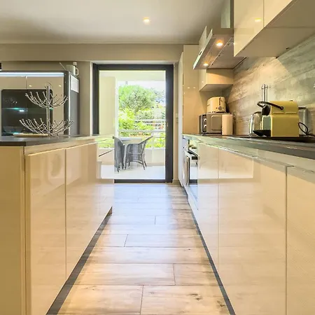 Le First By Winsome Destination