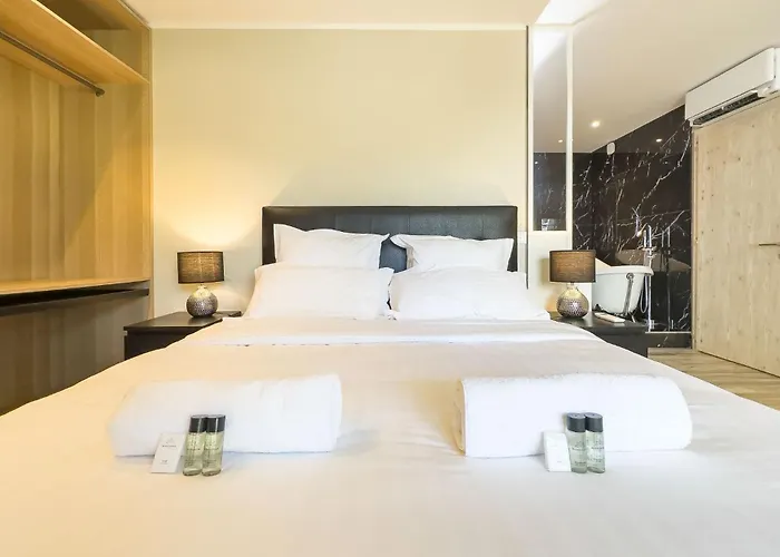 Le First By Winsome Destination