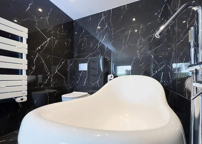 Le First By Winsome Destination